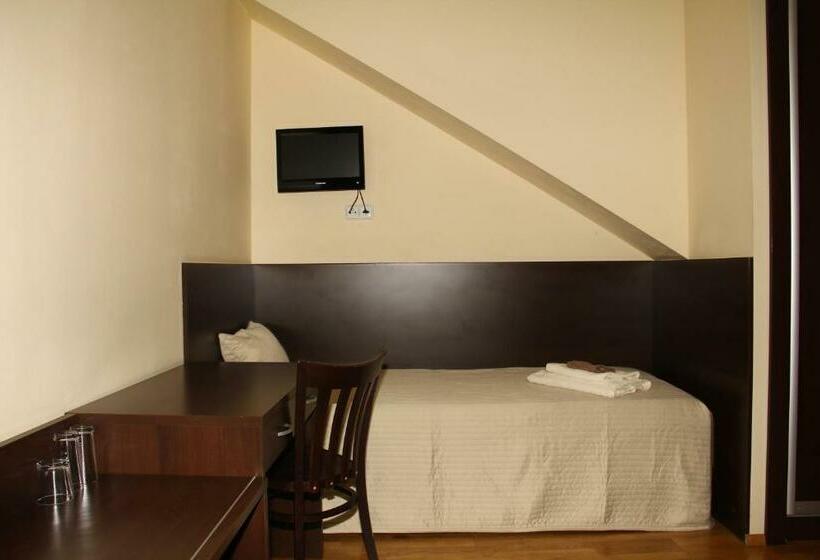 Quarto Estandar Individual, Trevi