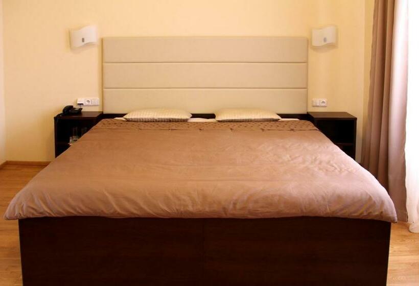 Quarto Estandar, Trevi