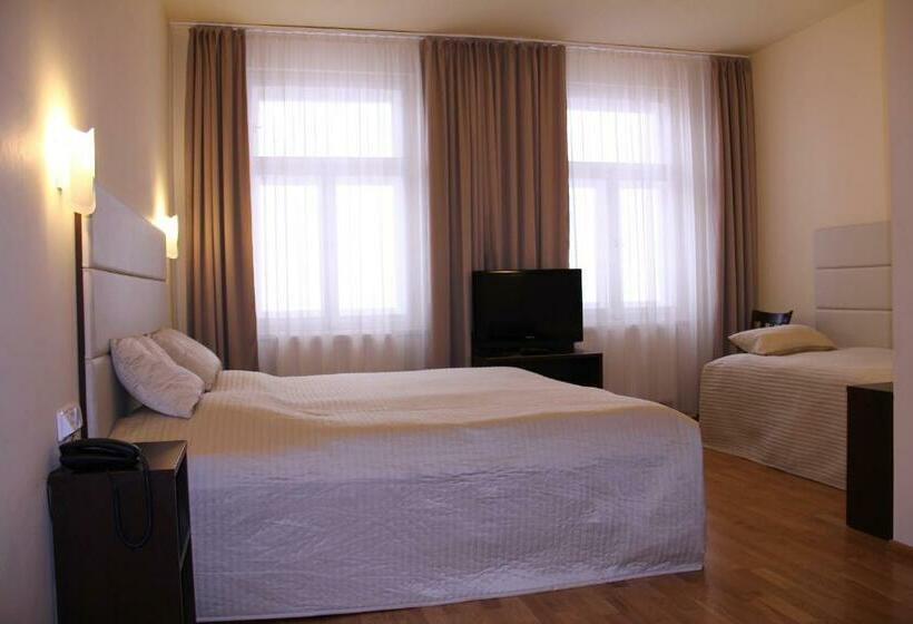 Quarto Triplo Estandar, Trevi