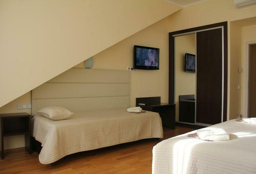 Quarto Triplo Estandar, Trevi