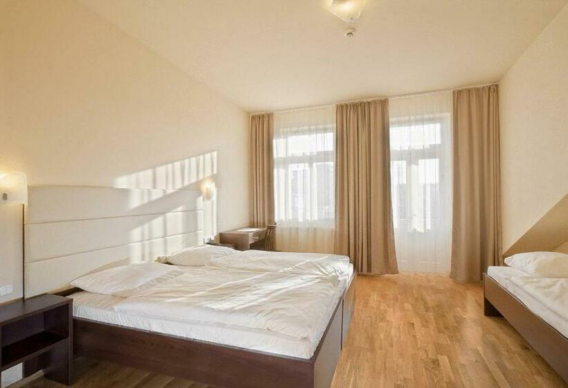 Quarto Triplo Estandar, Trevi