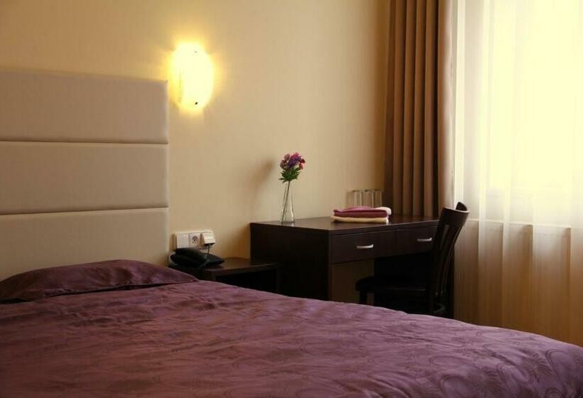 Quarto Triplo Estandar, Trevi