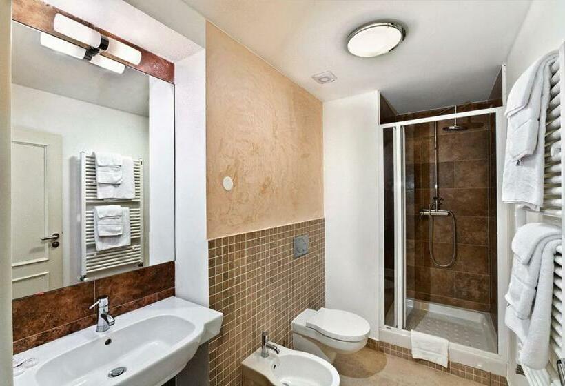 Quarto Triplo Estandar, Trevi