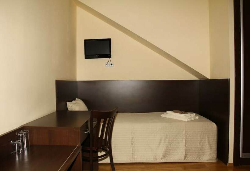 Quarto Estandar Individual, Trevi