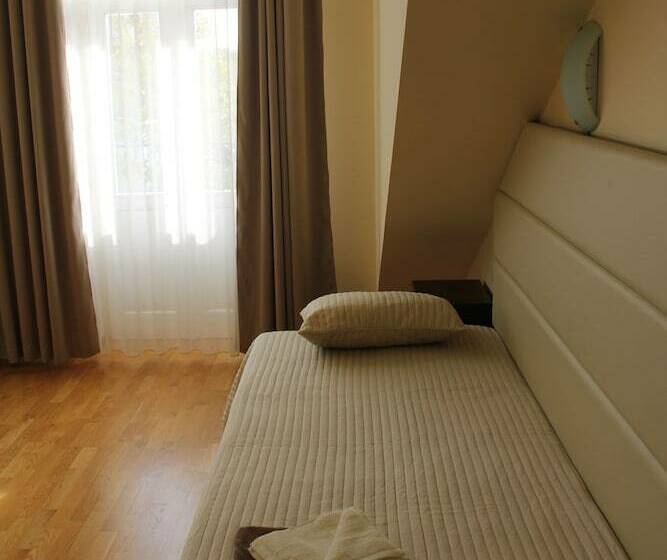 Quarto Triplo Estandar, Trevi