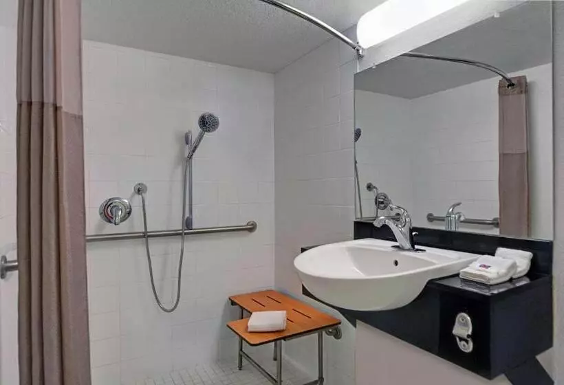 اتاق استاندارد برای معلولان, Motel 6 Cutler Bay, Fl