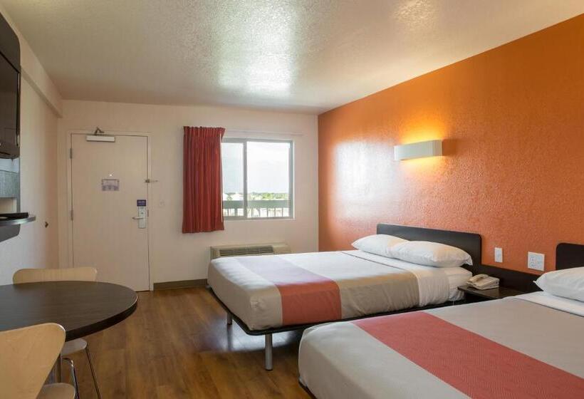 חדר סטנדרט מותאם לאדם עם מוגבלויות, Motel 6 Cutler Bay, Fl