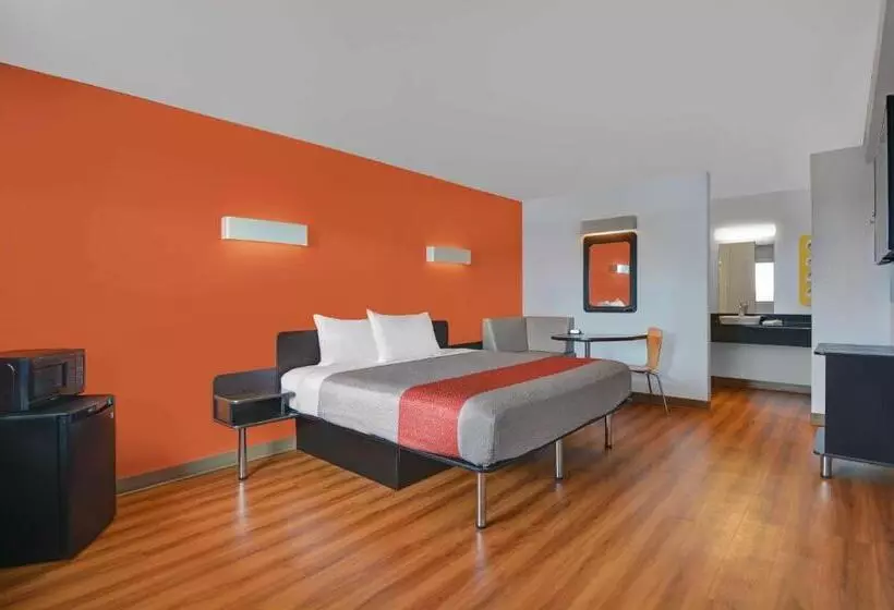 اتاق لوکس با تخت بزرگ, Motel 6 Cutler Bay, Fl