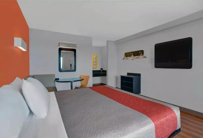 اتاق لوکس با تخت بزرگ, Motel 6 Cutler Bay, Fl