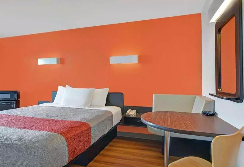 اتاق لوکس با تخت بزرگ, Motel 6 Cutler Bay, Fl