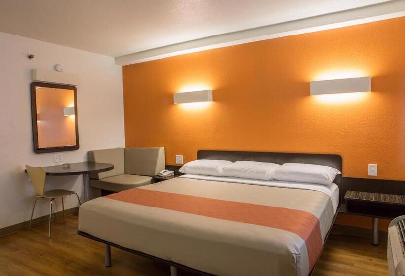 חדר דחוקס עם מיטת קינג, Motel 6 Cutler Bay, Fl