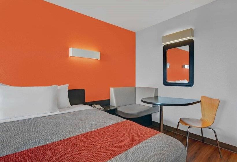 חדר סטנדרט מותאם לאדם עם מוגבלויות, Motel 6 Cutler Bay, Fl