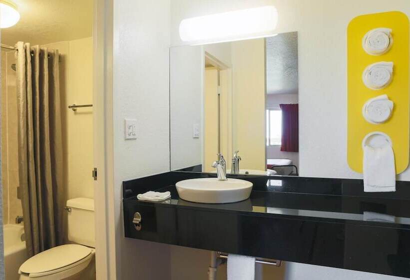 غرفة قياسية لذوى الاحتياجات الخاصة, Motel 6 Cutler Bay, Fl