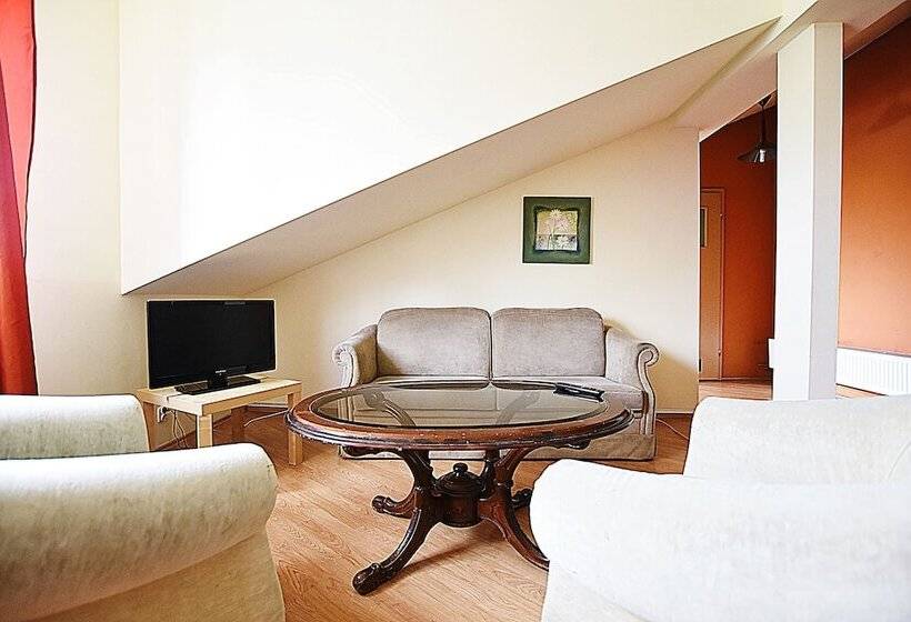 高级工作室, Vital Apart