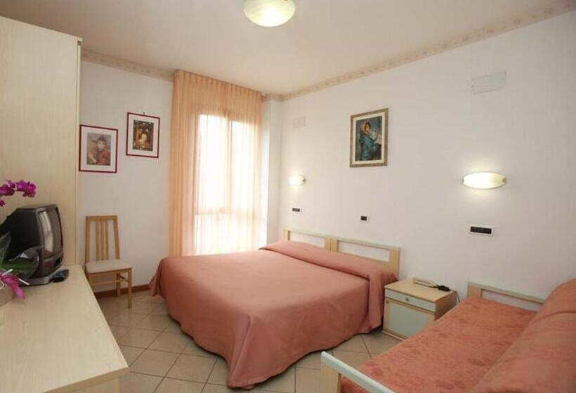 اتاق استاندارد سه نفره, Albergo Bice