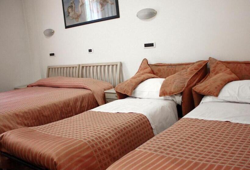 اتاق استاندارد چهار تخته, Albergo Bice