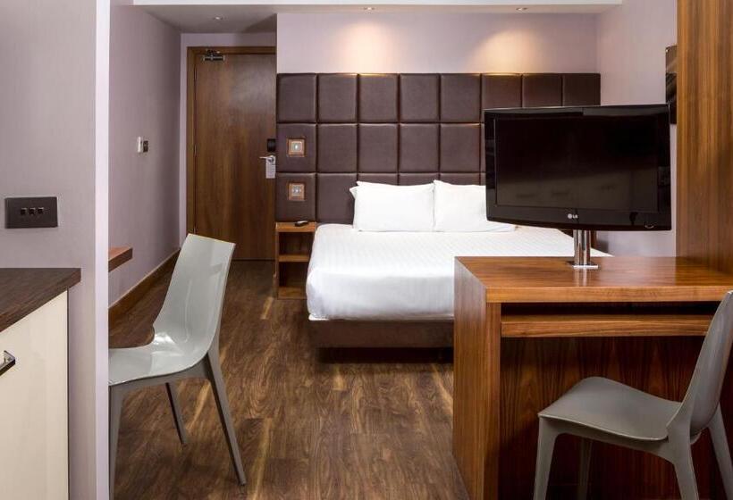 スタンダードスタジオ, Roomzzz Leeds City