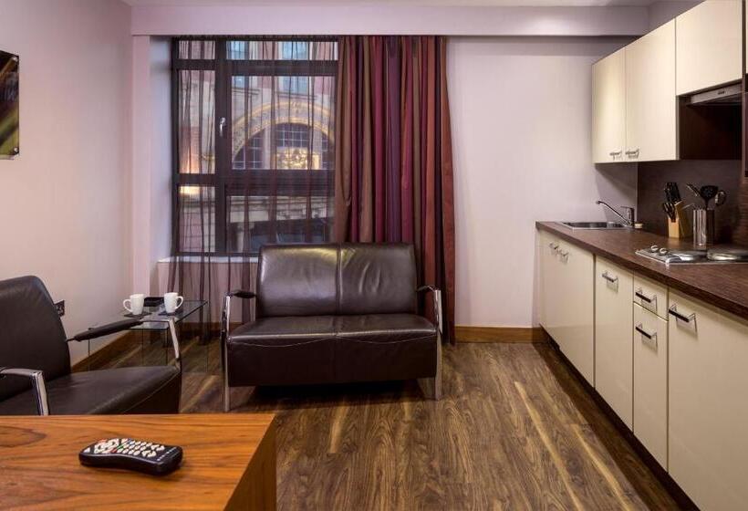 Студия Стандарт, Roomzzz Leeds City