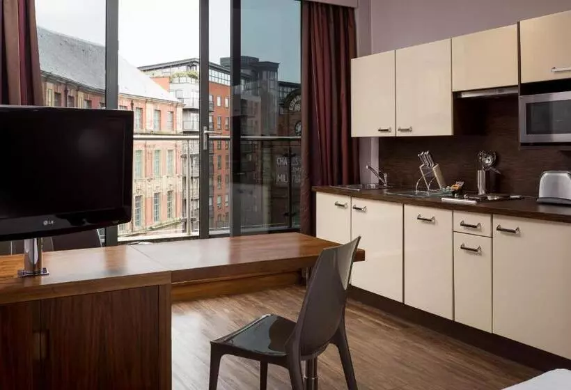 آپارتمان 1 خوابه با بالکن, Roomzzz Leeds City