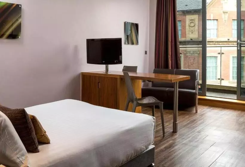 آپارتمان 1 خوابه با بالکن, Roomzzz Leeds City