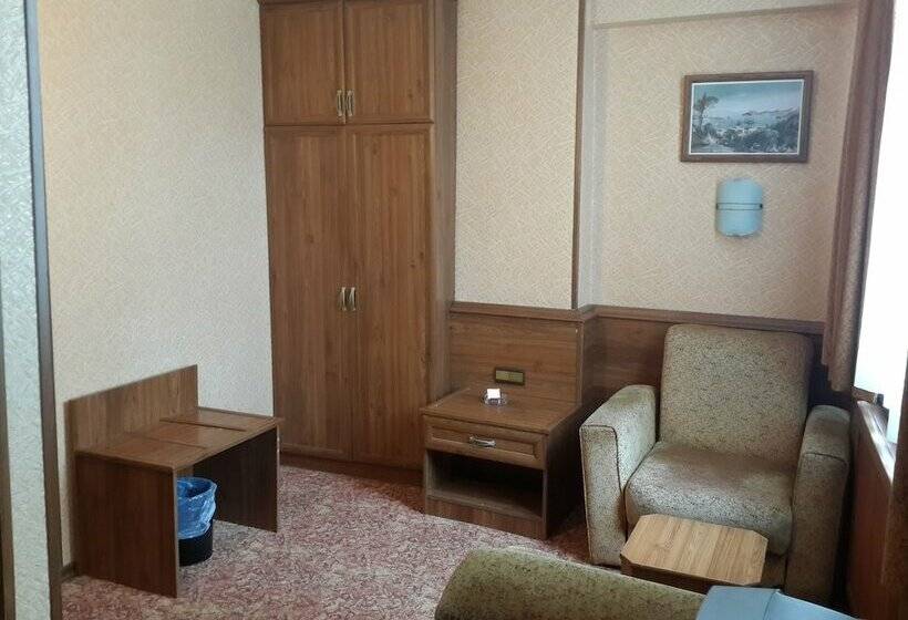 اتاق استاندارد سه نفره, Bristol