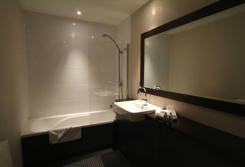 חדר סטנדרט, Denham Grove