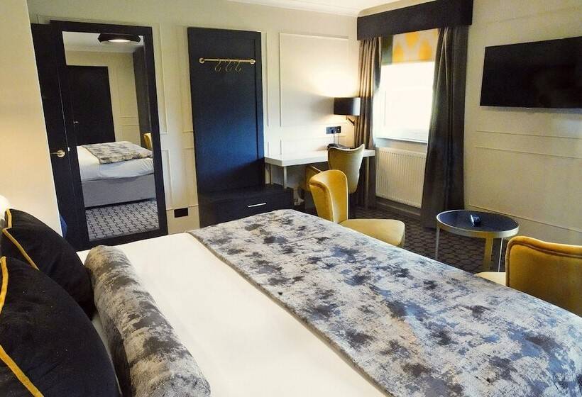 חדר דלוקס, Denham Grove