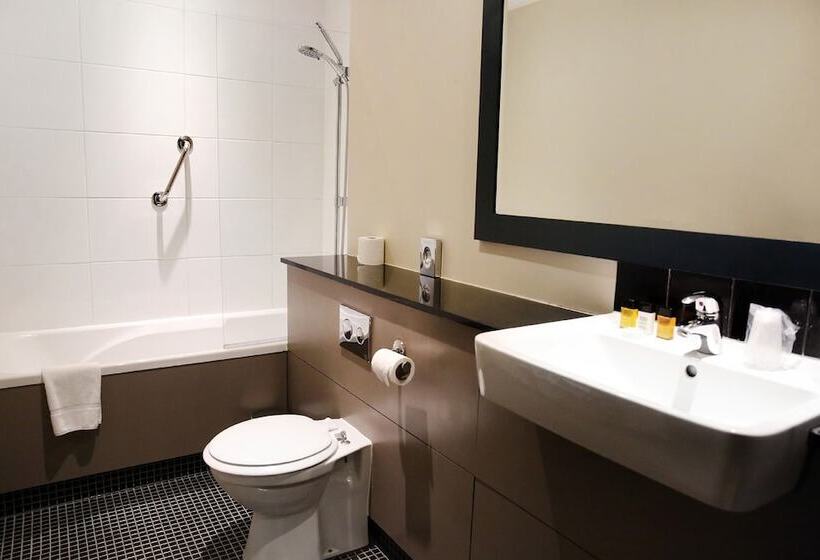 חדר דלוקס, Denham Grove