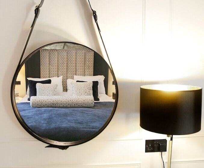 סוויטת ג'וניור, Denham Grove