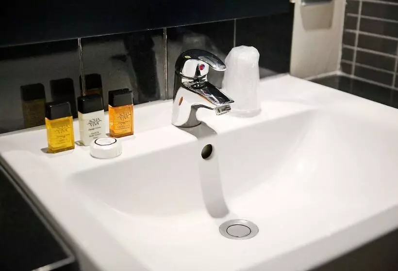 身障者適用スタンダードルーム, Denham Grove