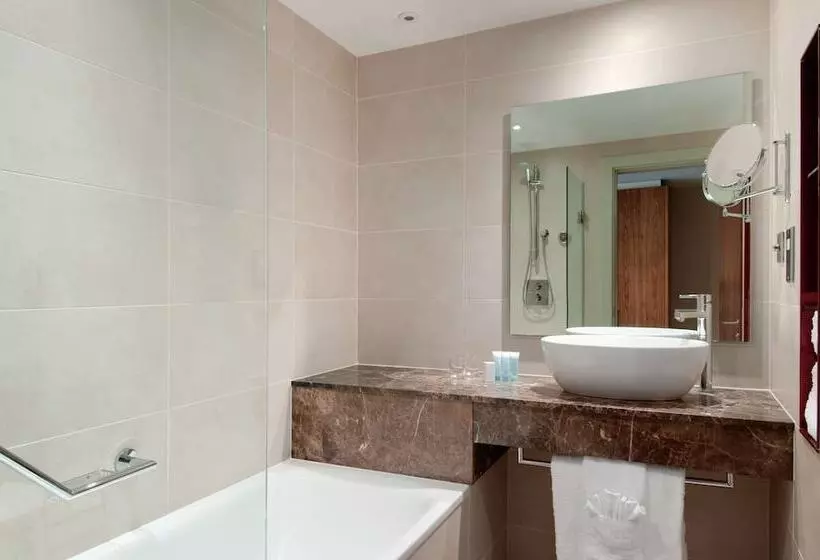 اتاق اجرایی با تخت بزرگ, Hilton Liverpool City Centre