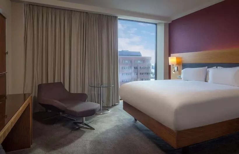 اتاق اجرایی با تخت بزرگ, Hilton Liverpool City Centre