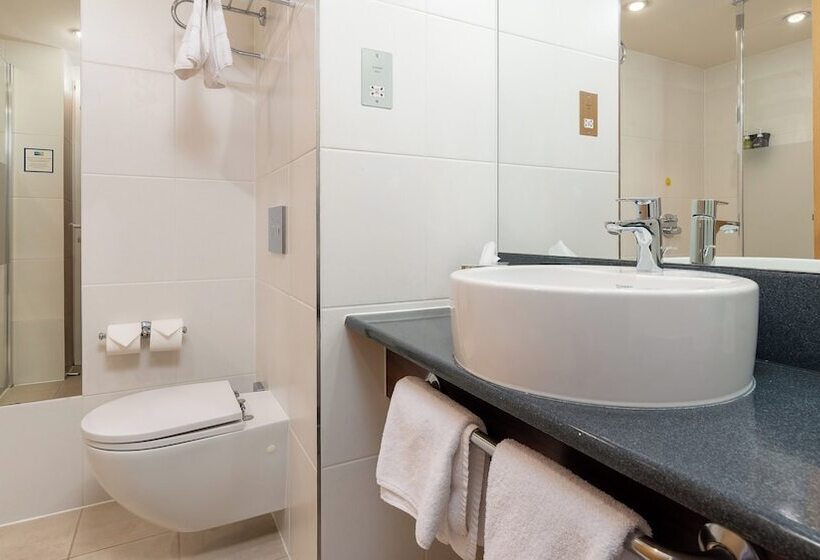 Номер Стандарт, Holiday Inn Express Leigh Sports Village, An Ihg