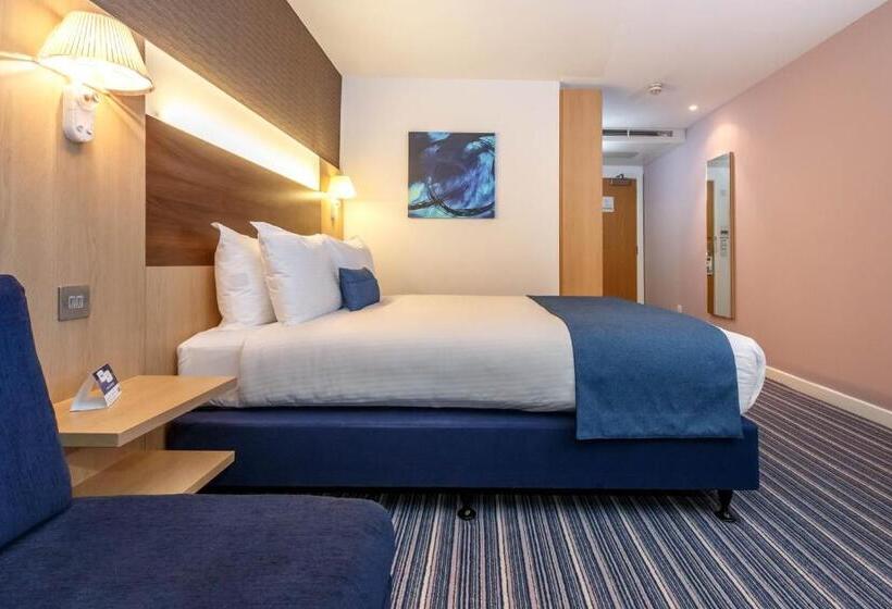 Номер Стандарт, Holiday Inn Express Leigh Sports Village, An Ihg