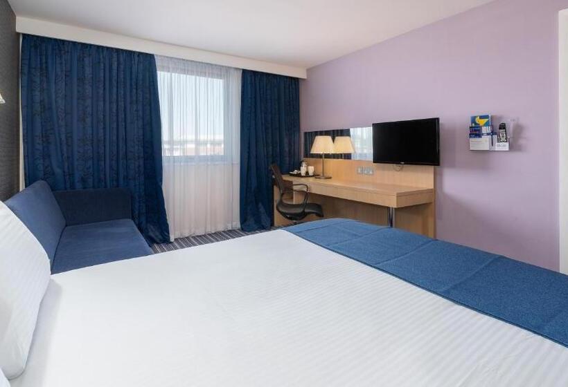 Номер Стандарт, Holiday Inn Express Leigh   Sports Village, An Ihg