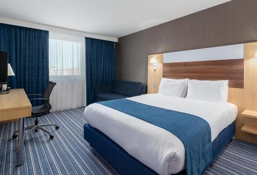 Номер Стандарт, Holiday Inn Express Leigh Sports Village, An Ihg