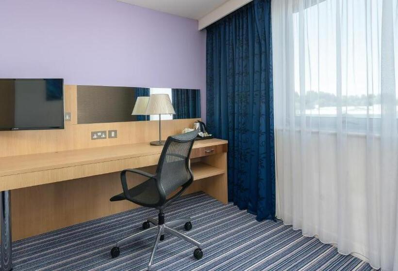 Номер Стандарт, Holiday Inn Express Leigh Sports Village, An Ihg
