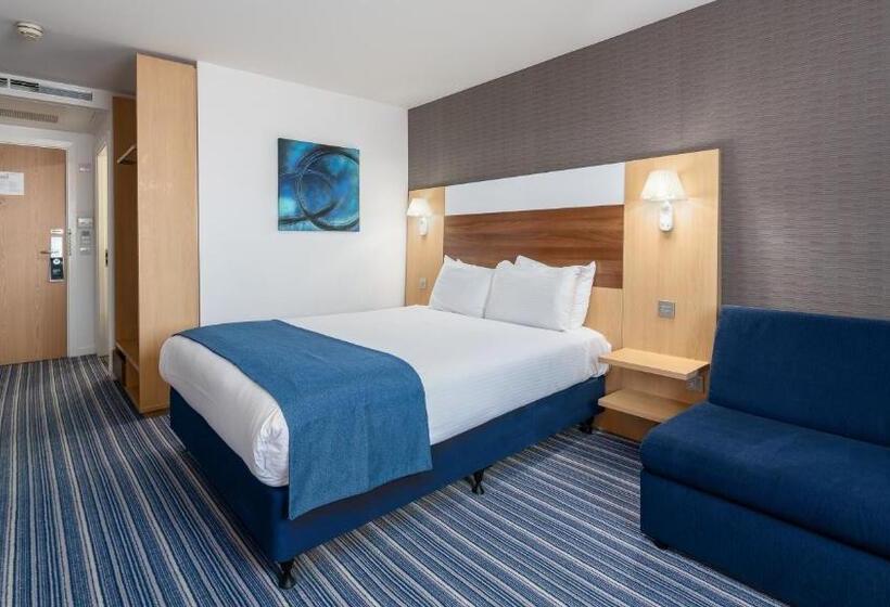 Номер Стандарт, Holiday Inn Express Leigh Sports Village, An Ihg