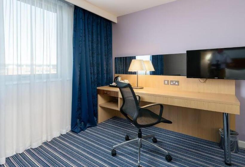 Номер Стандарт, Holiday Inn Express Leigh   Sports Village, An Ihg
