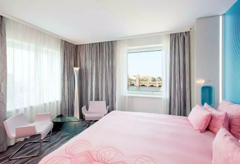 Standardzimmer mit Flussausblick, Nhow Berlin