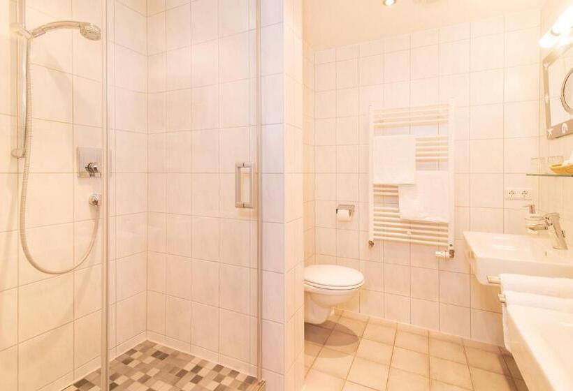 标准间, Sascha's Kachelofen