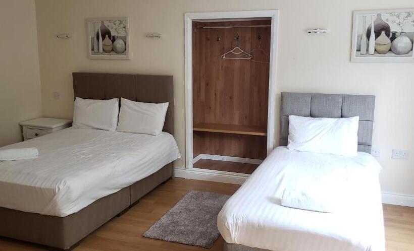 חדר משפחתי, Stansted Airport Lodge