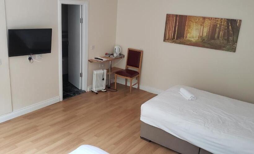Семейный Номер, Stansted Airport Lodge