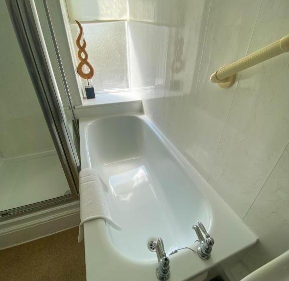 חדר סטנדרט, The Broadway