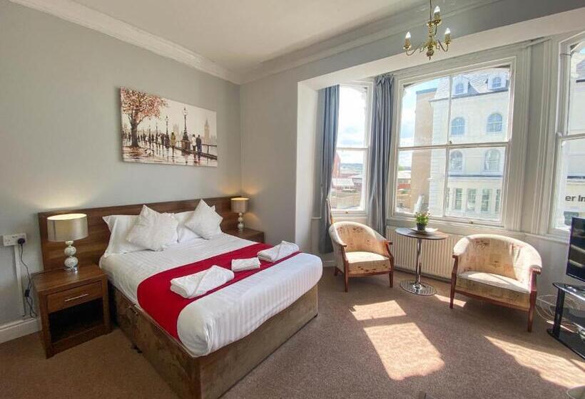 חדר סופריור, The Broadway