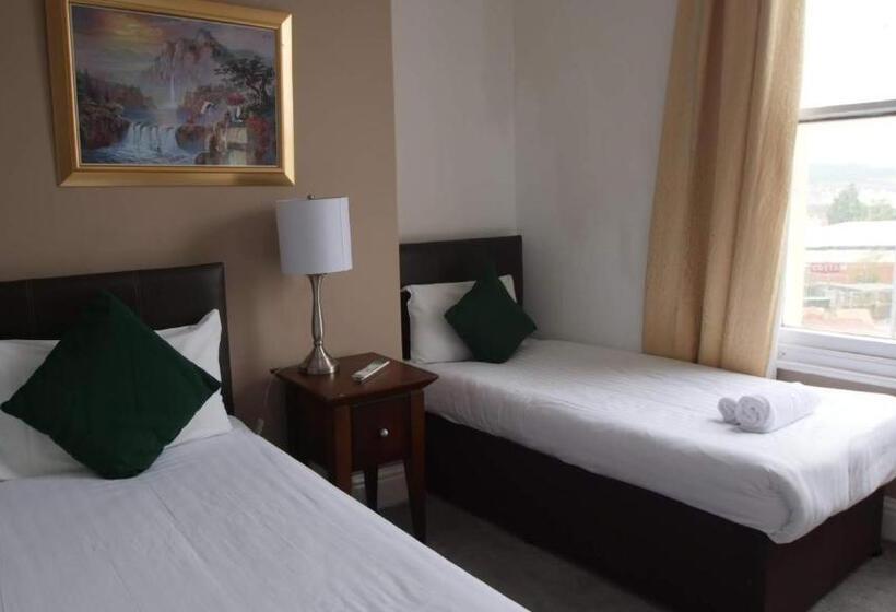 סוויטת ג'וניור משפחתית, The Broadway