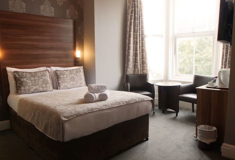 חדר סופריור, The Broadway