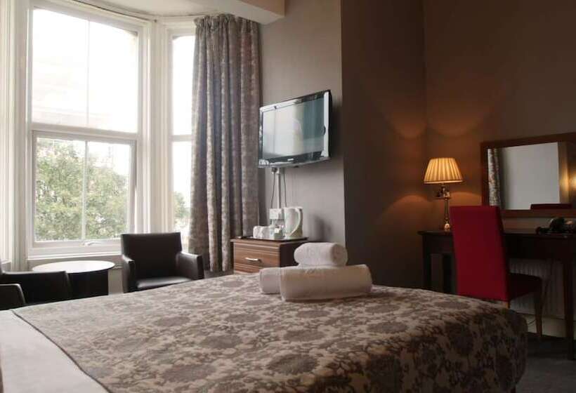 חדר סופריור, The Broadway