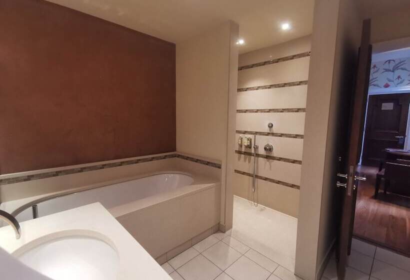 Классический Номер, The Roseate Reading