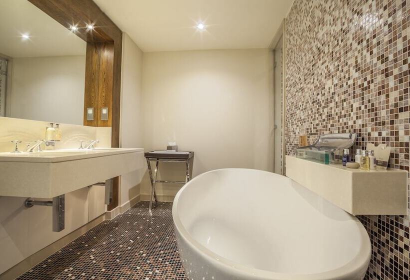 Люкс, The Roseate Reading